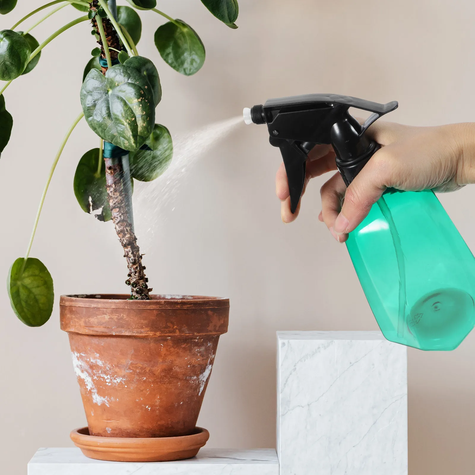 2Pcs Plant Watering Can Reusable Plastic Sprayer Bottle Lightweight Portable Garden Water Sprayer for Home Office Plants
