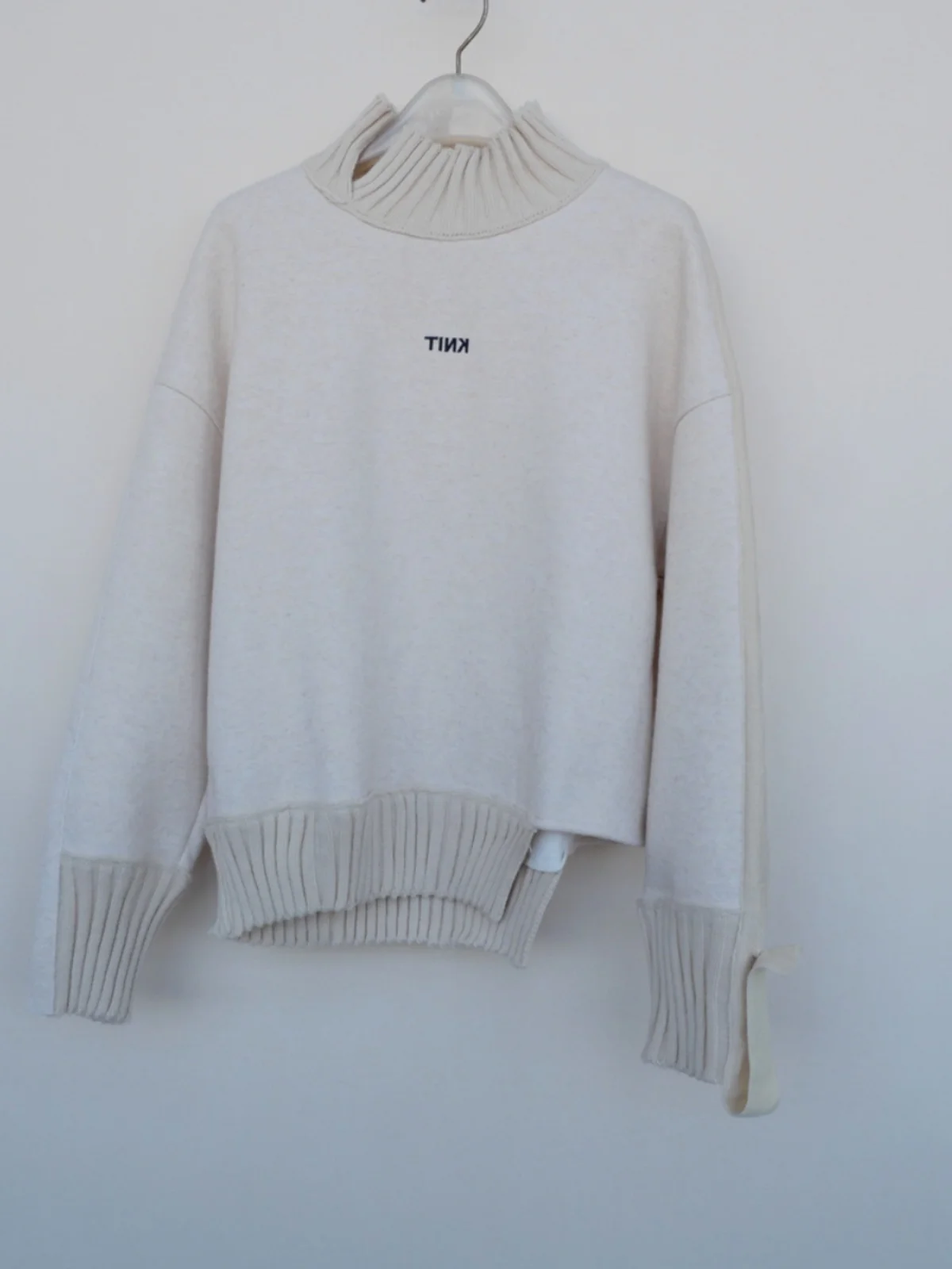 

Женский зимний теплый тонкий свитер Fce с открытым воротником, удобный мягкий внутренний слой белого цвета 4A7455, повседневный свободный свитер для поездок на работу...