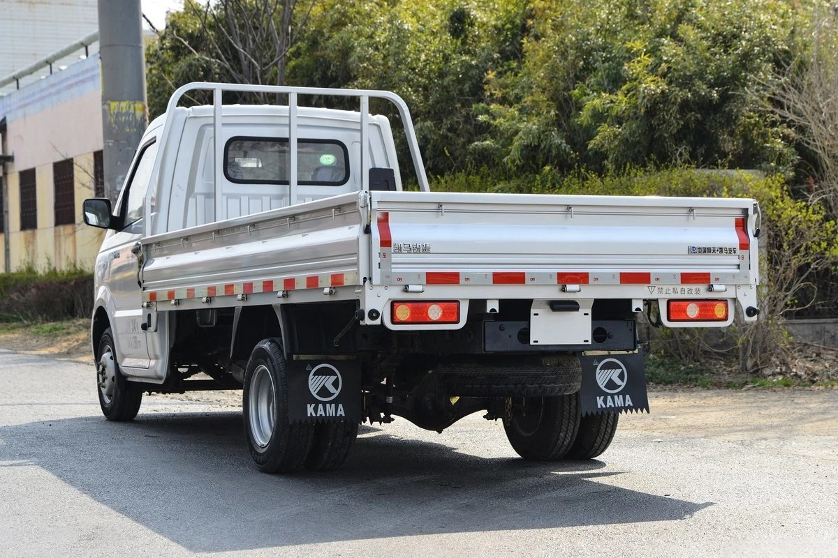 cheap mini trucks chinese double cabin 4*2  pickup for sale