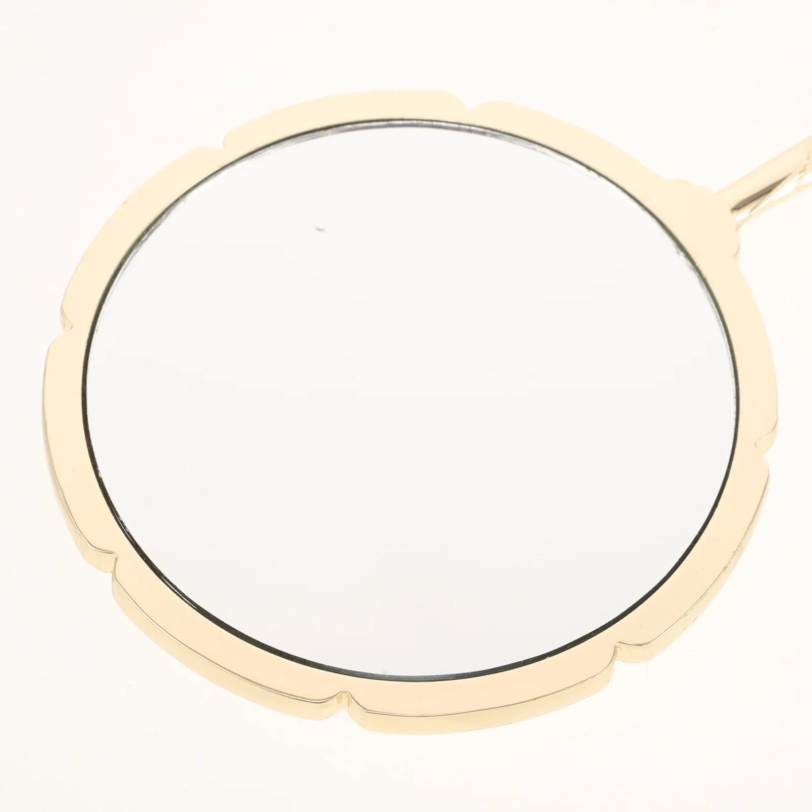 Espelho portátil vintage dourado em relevo pequeno design de borla portátil maquiagem espelho de viagem elegante acessório de vaidade