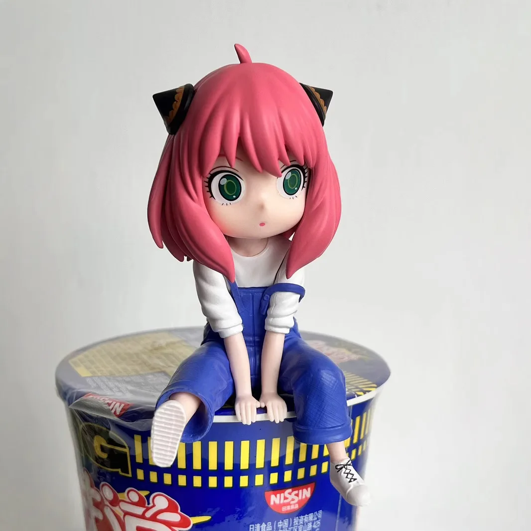 Nueva figura de acción de anime SPY×FAMILY Anya Forger de 13 cm con pantalones vaqueros con tirantes, entrega rápida