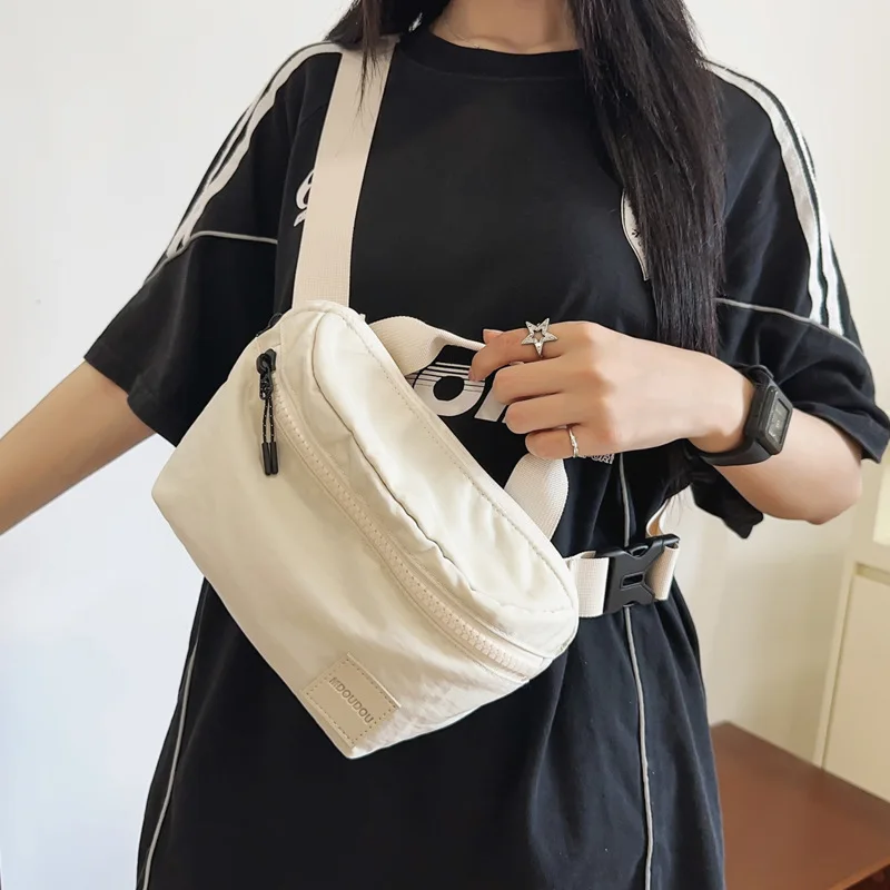 2024 New Korean Version of Fashion Autumn New Casual Simple Trend Breast Bag Light Sports Versatile Messenger Bag