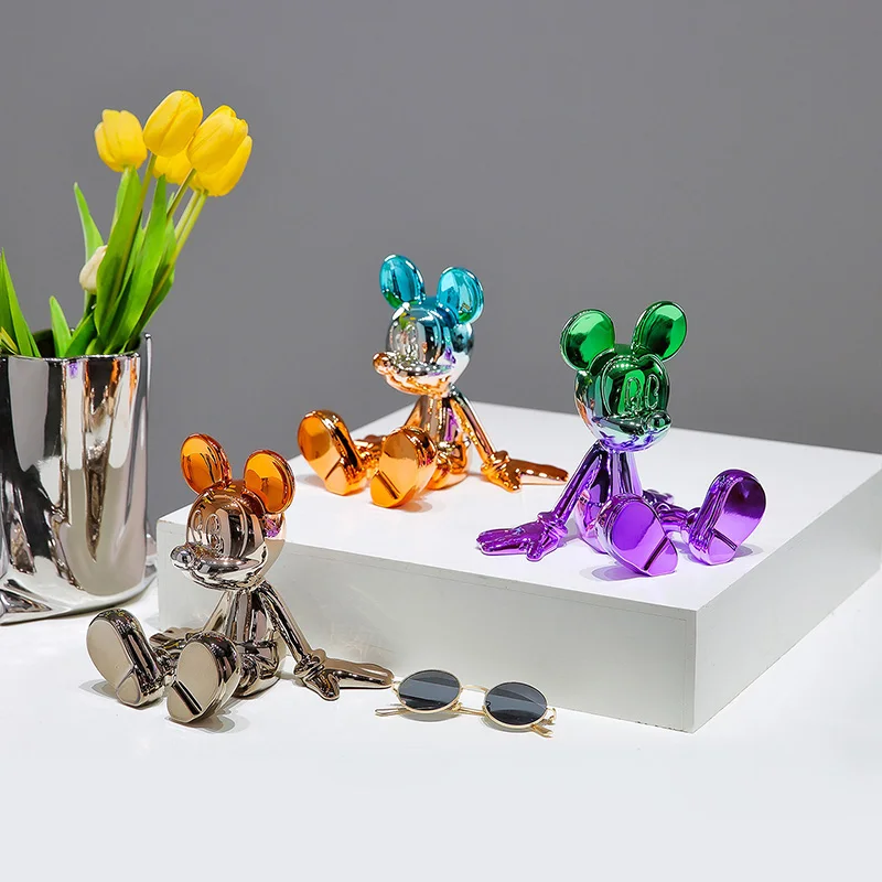 Figuras de Anime de Disney, postura sentada, estatua de Mickey, modelo de resina, adornos de mesa para sala de estar, estatuilla de Animal de Mickey Mouse de dibujos animados