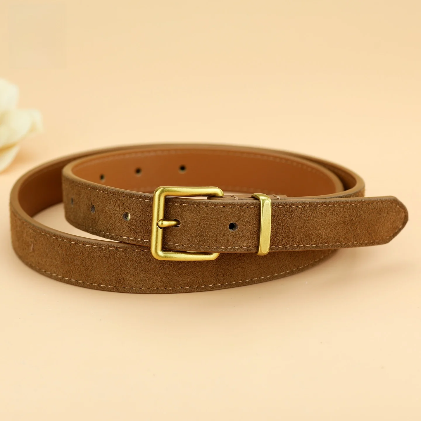 レトロスタイルの女性用ベルト装飾ピンバックルスエードレザー、スカートやジーンズに多用途に使える、カジュアル、ビジネス、ストリート、アーティスティック