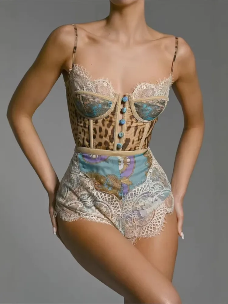 New Trendy Sexy Slim Spaghetti Strap Jumpsuits Women Leopard Print Patchwork Lace Short Jumpsuit Fashionistas Hot Girl Clothing