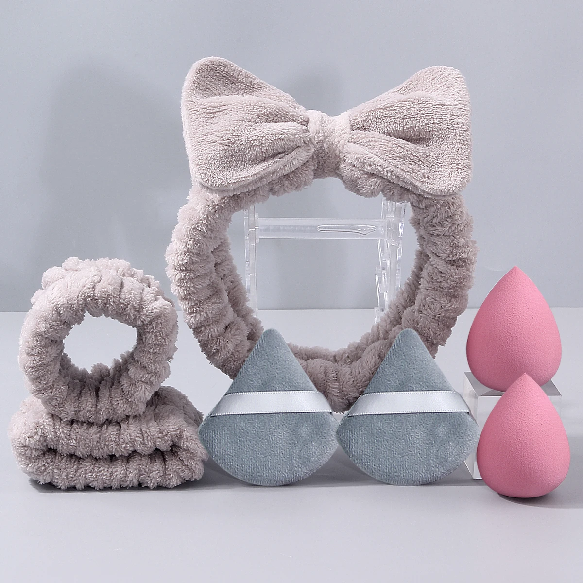 مجموعة منتفخة بودرة تنظيف الوجه المحمولة مكونة من 7 قطع، رباط شعر، شريط معصم + إسفنجة بودرة غير لاصقة على شكل بيضة/نفخة مسحوق مثلثة