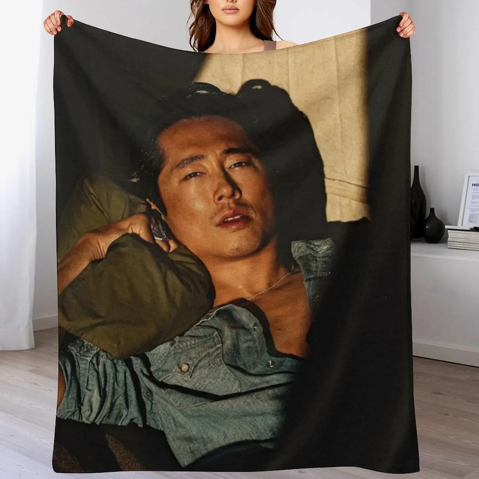 Steven Yeun Throw Blanket Breathable Lightweight Blanket for Adults Kids