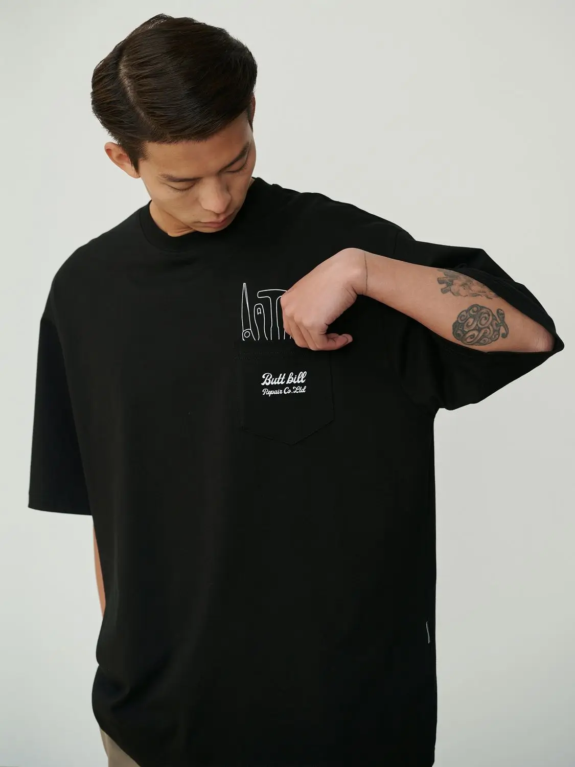 

American retro trendy personalized printed solid color pocket short-sleeved T-shirt for men loose silhouette Korean couple tops