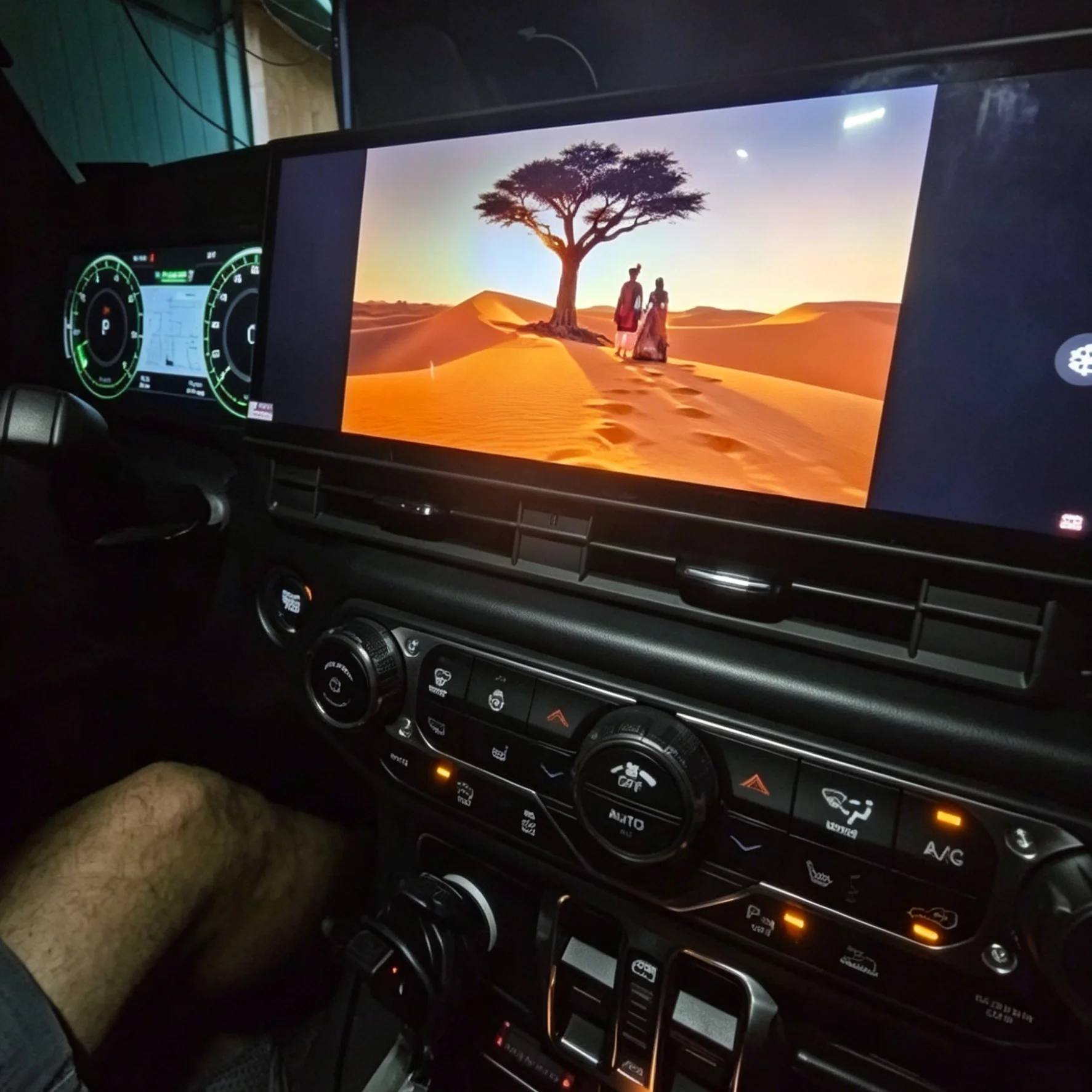

Мультимедийная система Android с LCD-дисплеем, цифровой приборной панелью и поддержкой CarPlay для Jeep Wrangler JL, Gladiator, Rubicon JLU 2019-2023 годов.