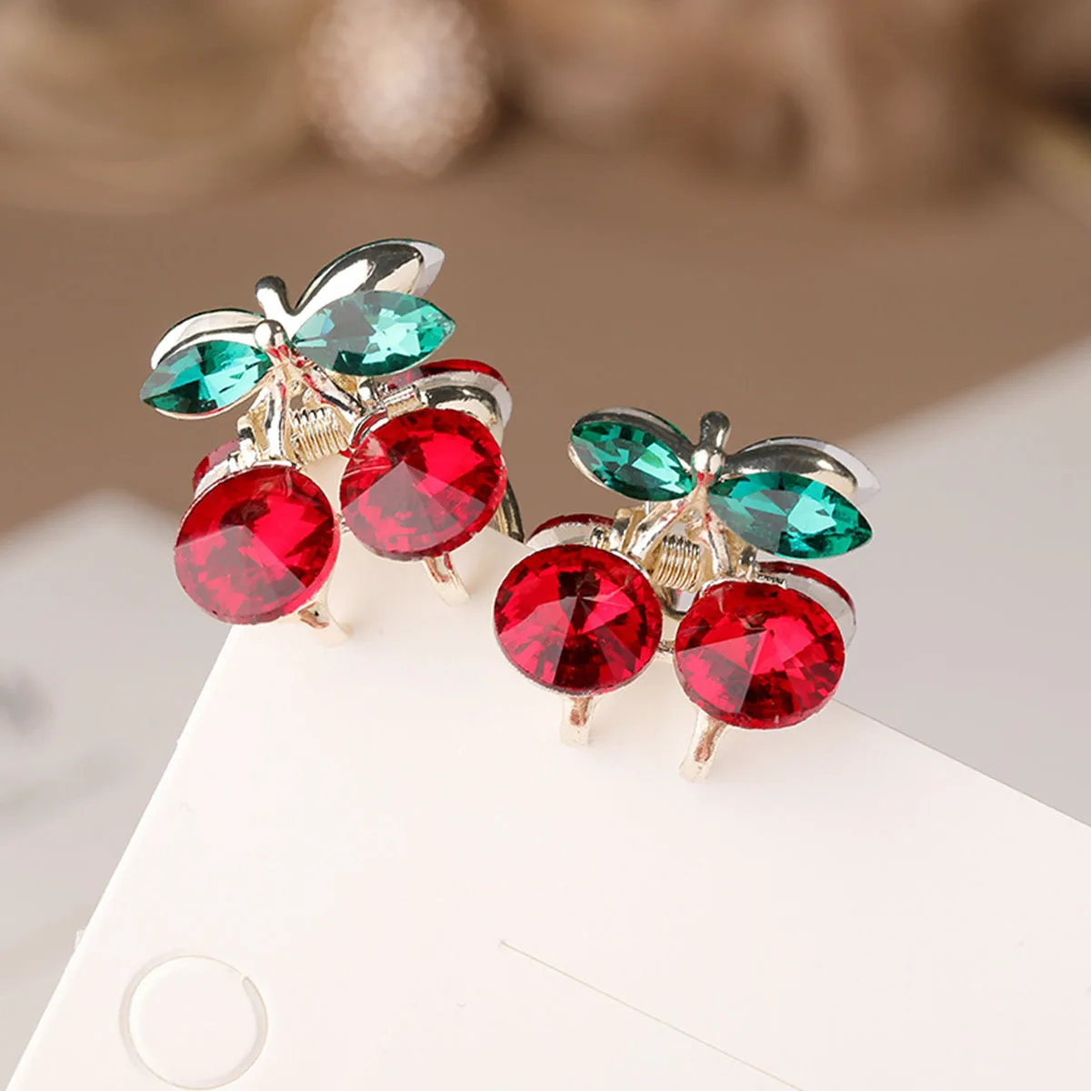 

Korean new women's cute crystal red cherry internet celebrity small claw clip bangs clip hair clip side forehead fashion head or