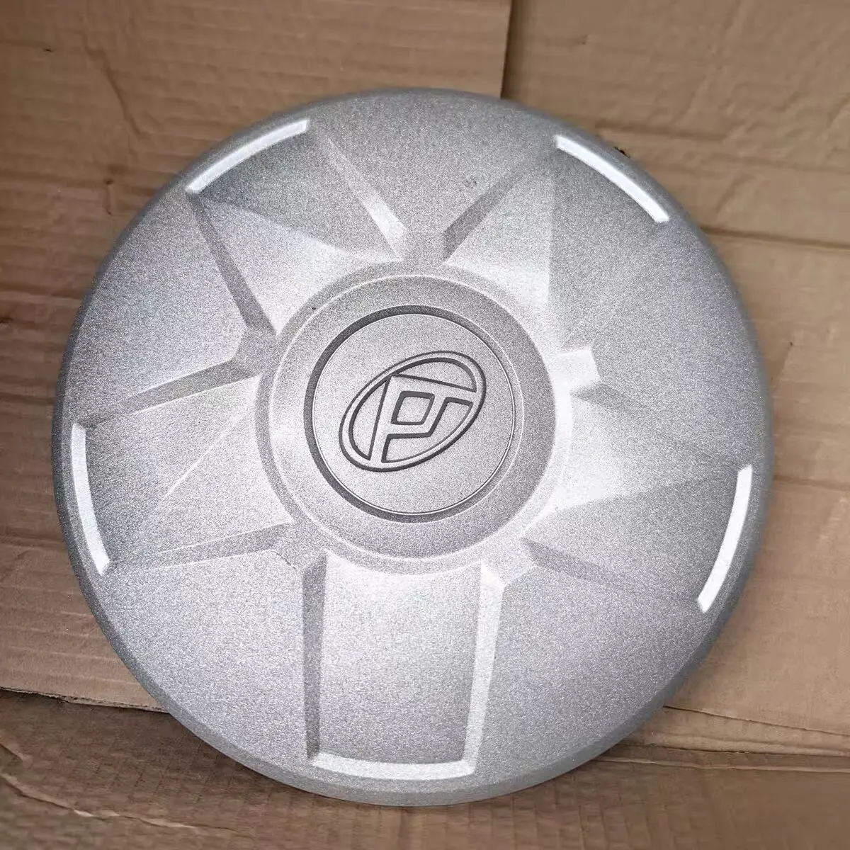 Auto parts Wheel Hub Cover, Tire Outer Cover, Wheel Hub Cap, Center Cap, Iron Steel Rim Decorative Cover for SAIC Maxus V90