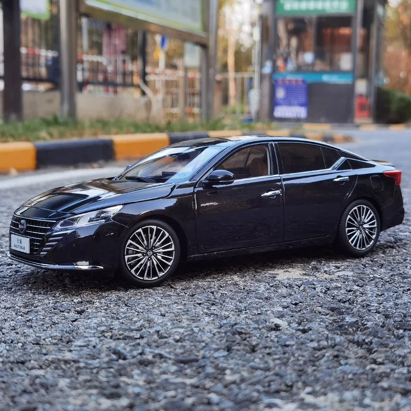 Original factory 1:18 2022 Dongfeng Nissan Teana sedan alloy car model, car model, gift for friends