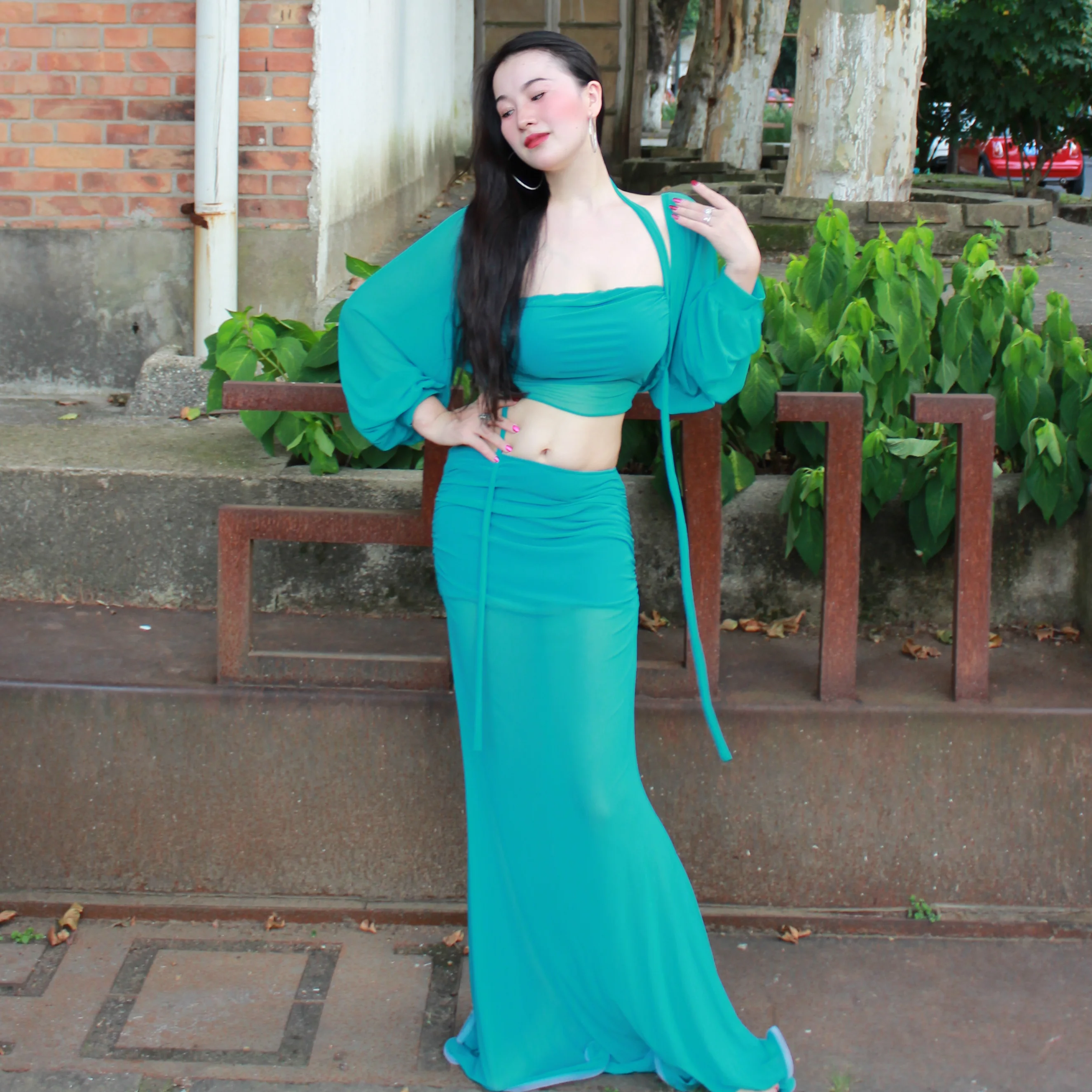 

Новый костюм для танца живота, женский топ на бретелях + длинные рукава + сексуальная юбка «рыбий хвост», 3 предмета, тренировочная одежда для восточных танцев