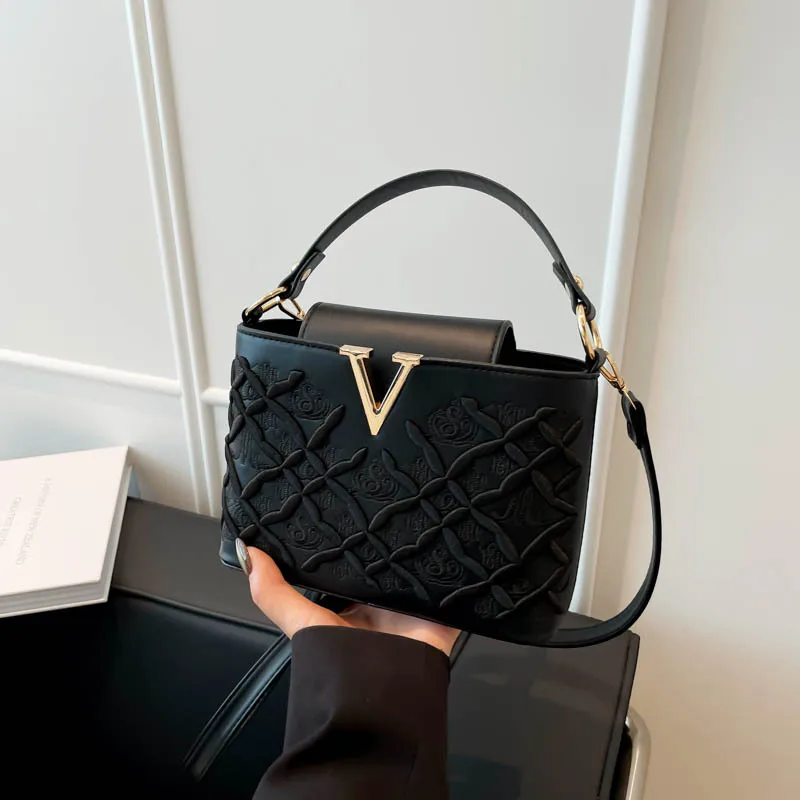 

2025 Big Capacity Work Tote for Professionals, Spacious Laptop Bag Multi-functional Shoulder Crossbody, Lightweight Commuter Bag