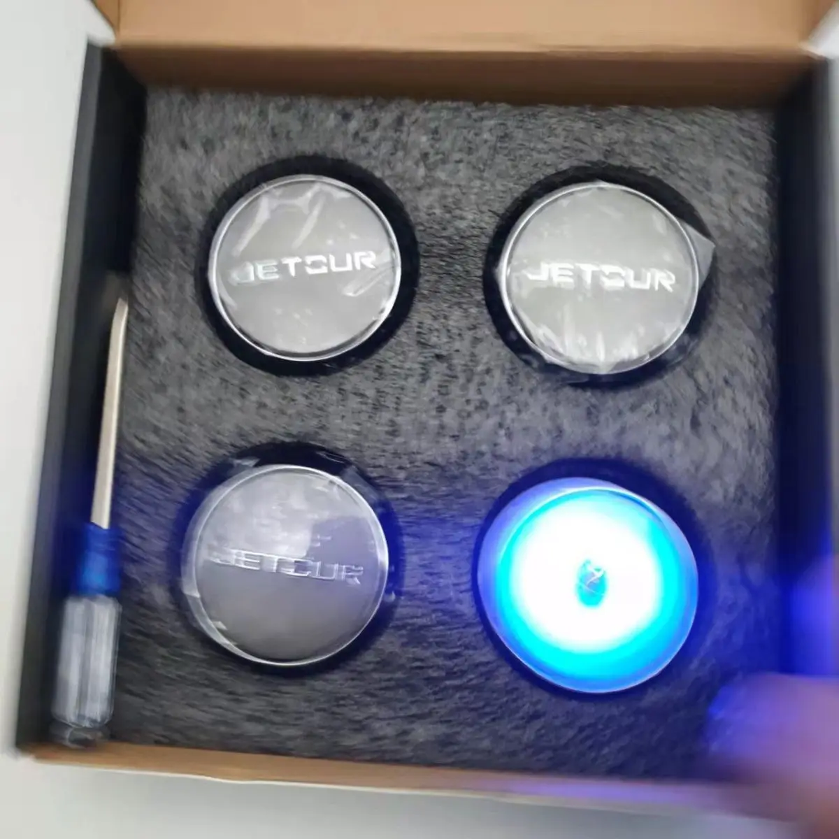 

Chery Hujietu X70 M S Coupe PLUS X90 X95 Xingtu magnetic levitation wheel cover light illuminated logo