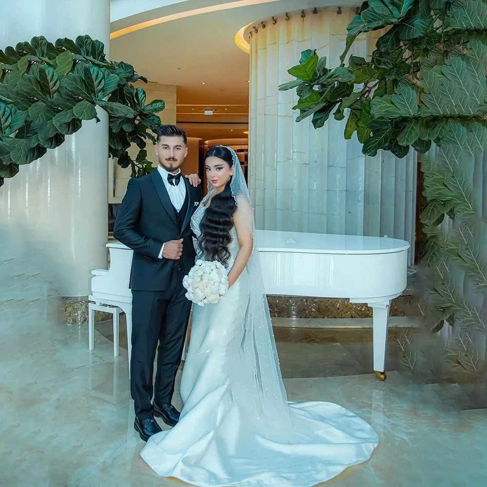 

Mermaid Wedding Dresses Strapless Sleeveless Satin Bride Dress with Beading Sweep Train Bridal Gown Customized robe de mariée