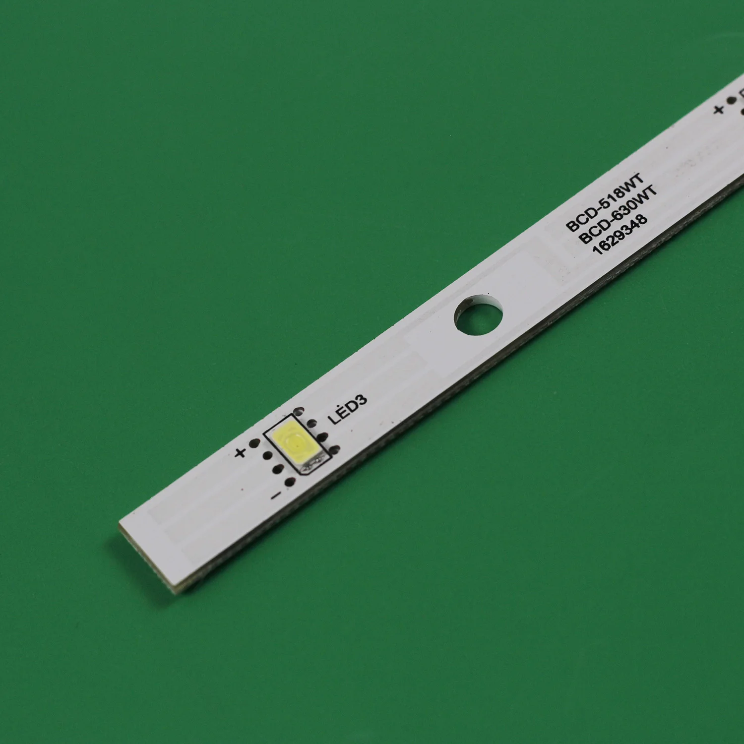 شريط إضاءة LED لثلاجة الفريزر RONGSHENG/HISENSE CQC14134112291 E349766 MDDZ-162A 1629348 DC12V 2W HCDM415LC