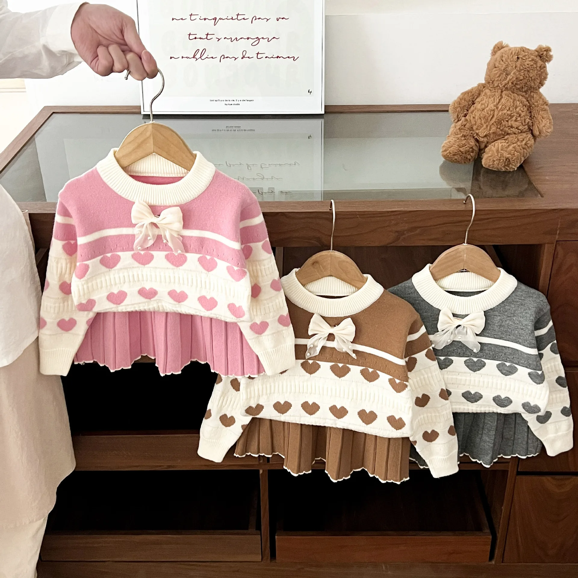 

Girls' Sweater Set Skirt Autumn/Winter New Korean Edition Little Love Girl Baby Knitted Hoodie Fold Skirt Two Piece Set