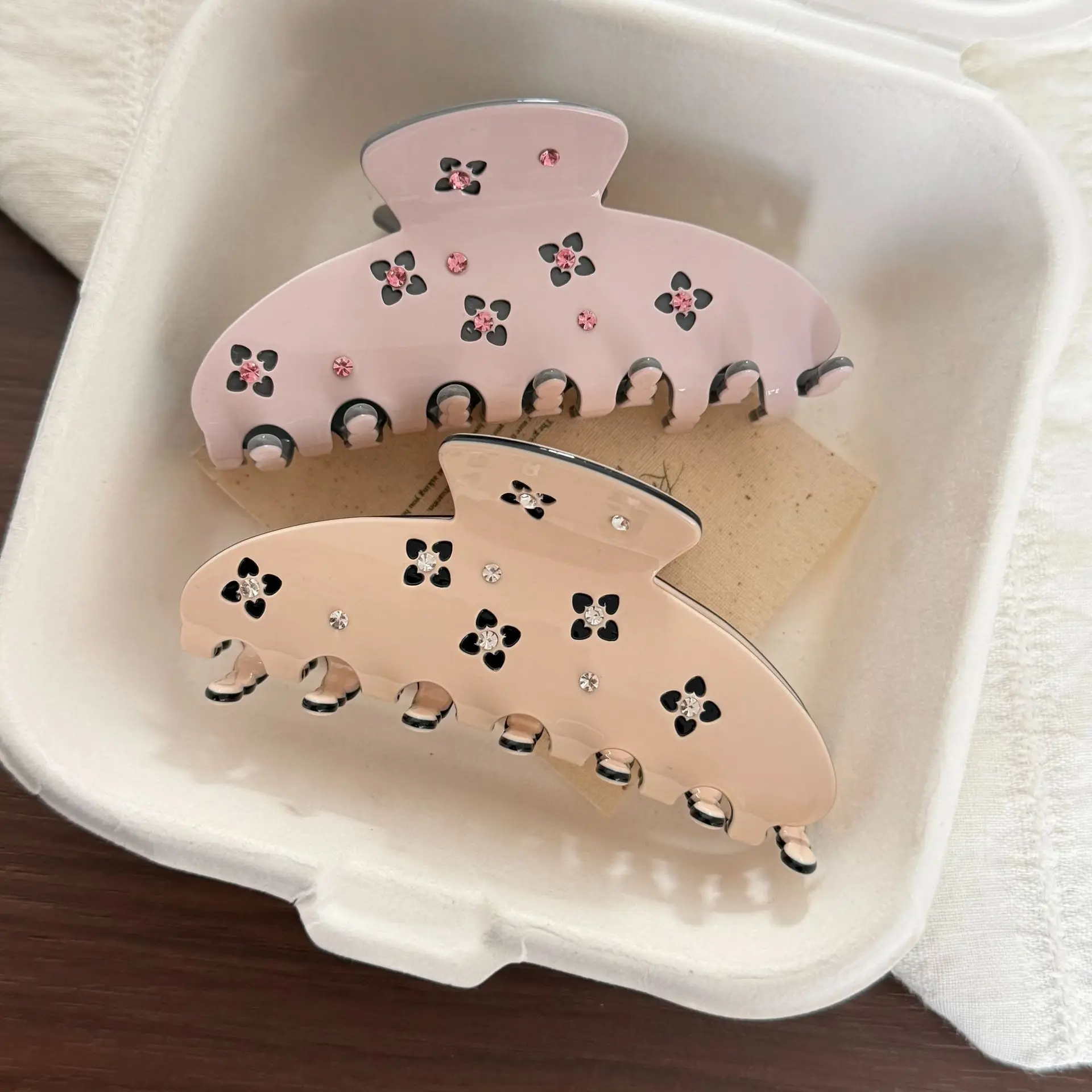 Ins Aesthetic Hollow Cutout Flower Rhinestone Hair Claw Clip Acetate Shark Clip Hair Grabber Hair Accessories For Women Girls