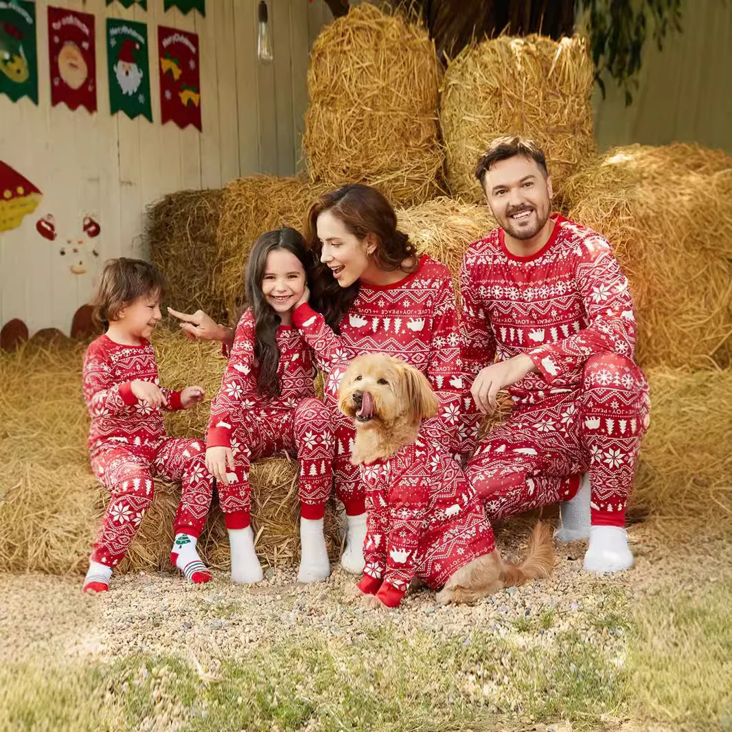 2026 New Christmas Home Wear Christmas Family Matching Pajamas Fashion Printed Family Pajamas Home Set Red New Year Atmosphere