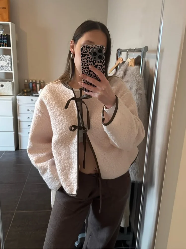 

Chic Women's Cropped Coat 2025 Autumn Lace-up Front Long Sleeve Pockets Short Jacket Lady Elegant Daily Street Commute Outwears