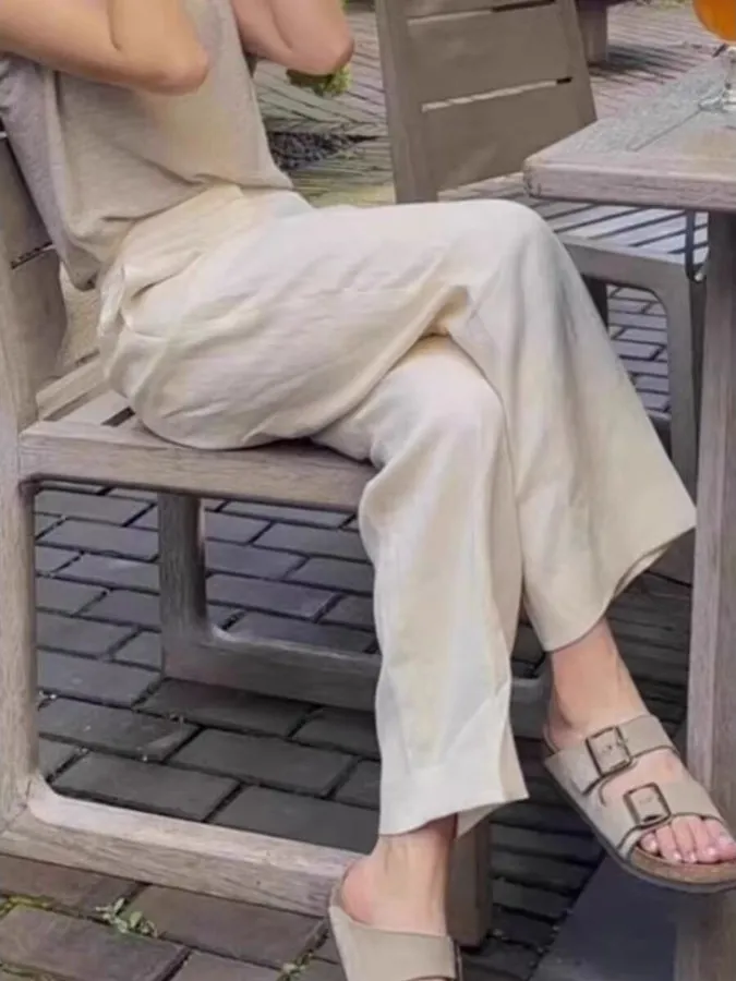 بنطلون نسائي واسع الساق بأسلوب ياباني عتيق، فضفاض وعملي، يمنح مظهراً نحيفاً، بخصر عالٍ وقماش كتان منسدل، قصة مستقيمة بطول تسع...