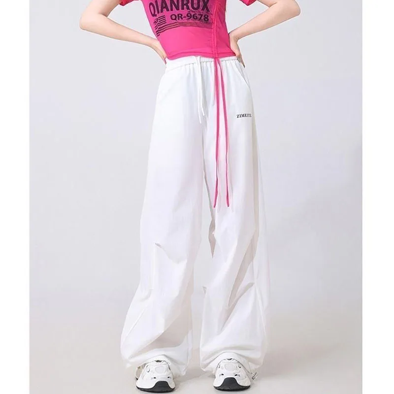 Moda stampata lettera tasche impiombate pantaloni casual abbigliamento femminile 2025 primavera estate nuovi pantaloni cargo elastici a vita alta larghi