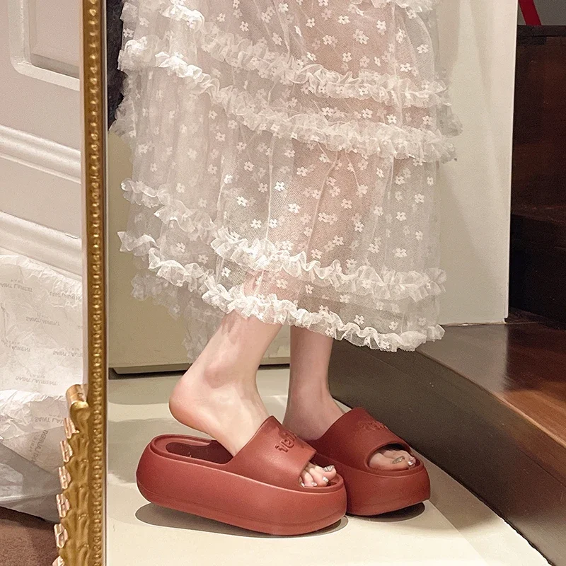 Женские тапочки, увеличивающие рост, 35–40, новые студенческие нескользящие легкие сандалии с толстой подошвой, сотня с пляжной обувью