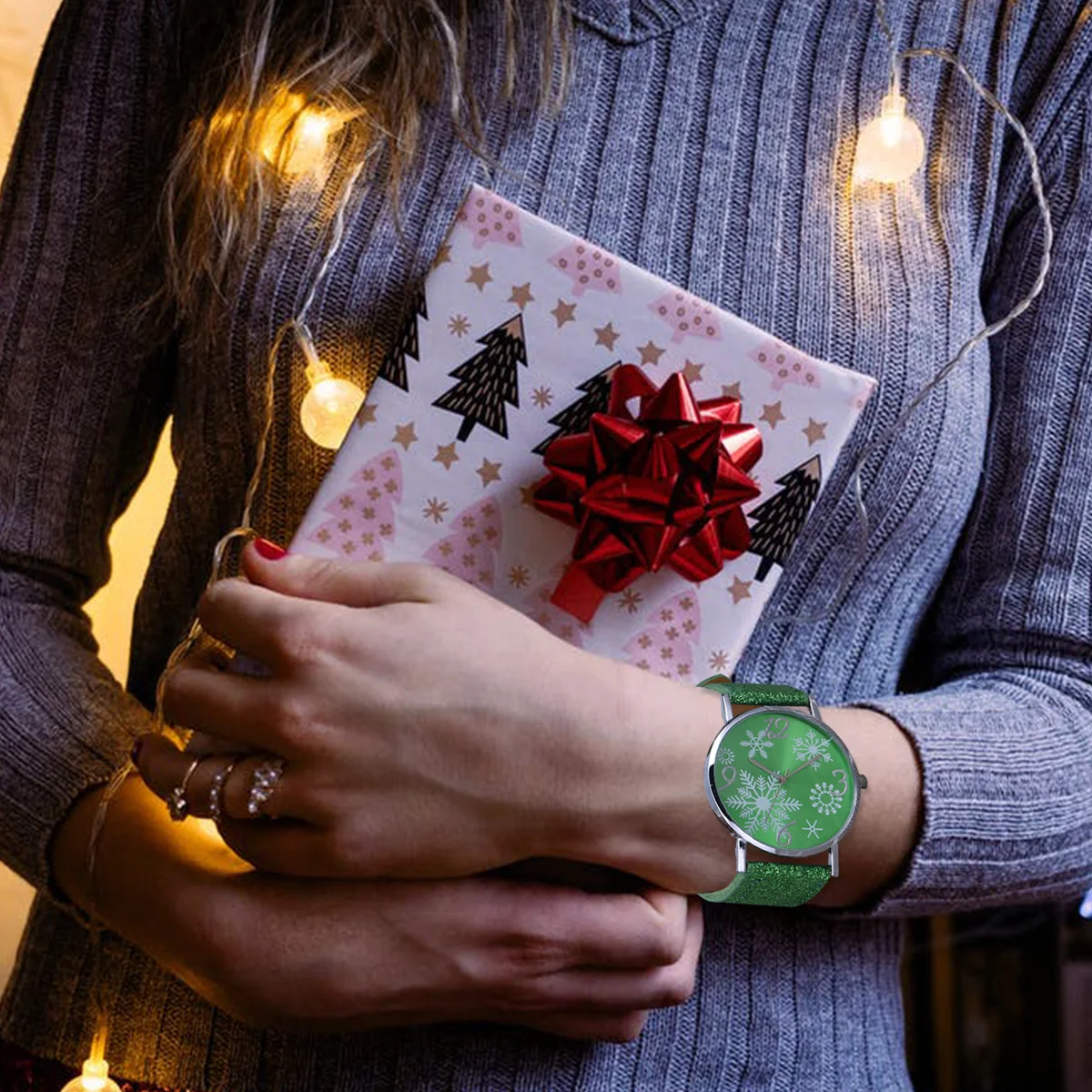 

Stylish Green Christmas Watch for Women Snowflake Face Quartz Wrist Watch Fashion Lady Alloy Timepiece Accurate Movement Gift