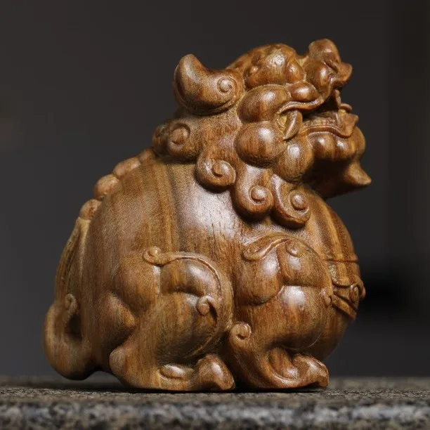 Chinese Traditional Green Sandalwood Hand Carved Auspicious Pixiu Statue Wealth Attracting Feng Shui Ornament Handheld Toy Home