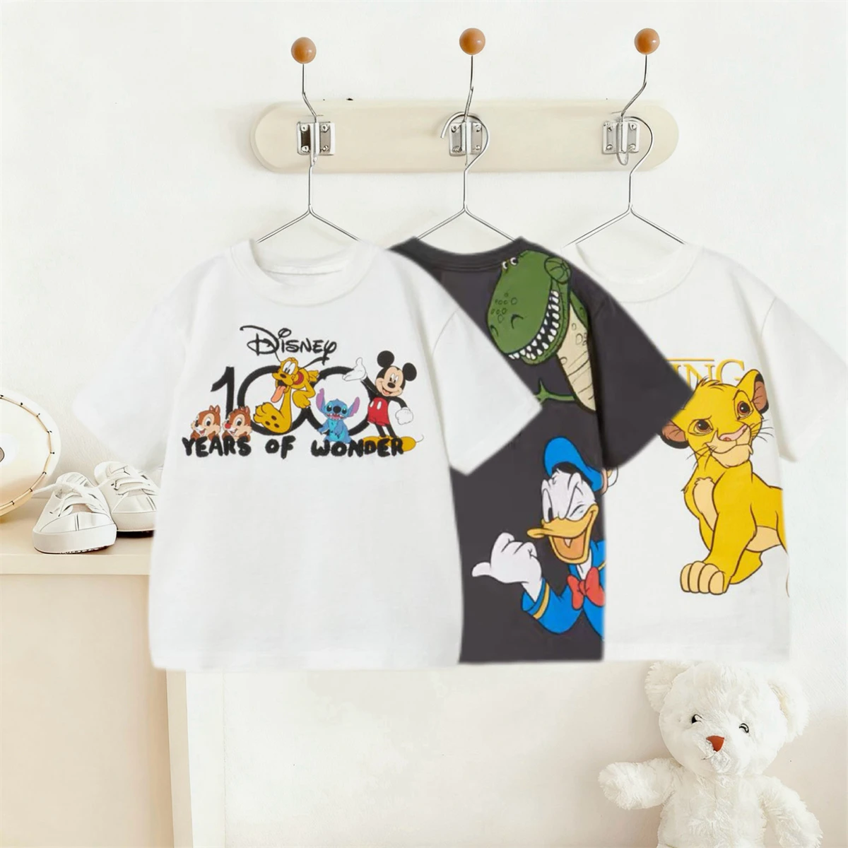 

Футболка с Микки Маусом 2026, детская футболка Disney с короткими рукавами, модная одежда, пуловер с круглым вырезом, тонкая модная дизайнерская футболка