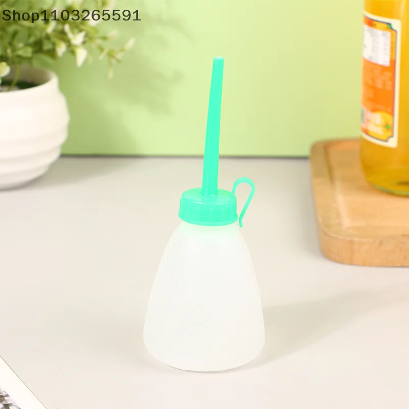 

1 Piece Oil Dispenser Pump, 60 ML Plastic Bottle For Classic Household And Industrial Flatbed Lockstitch Sewing Machines