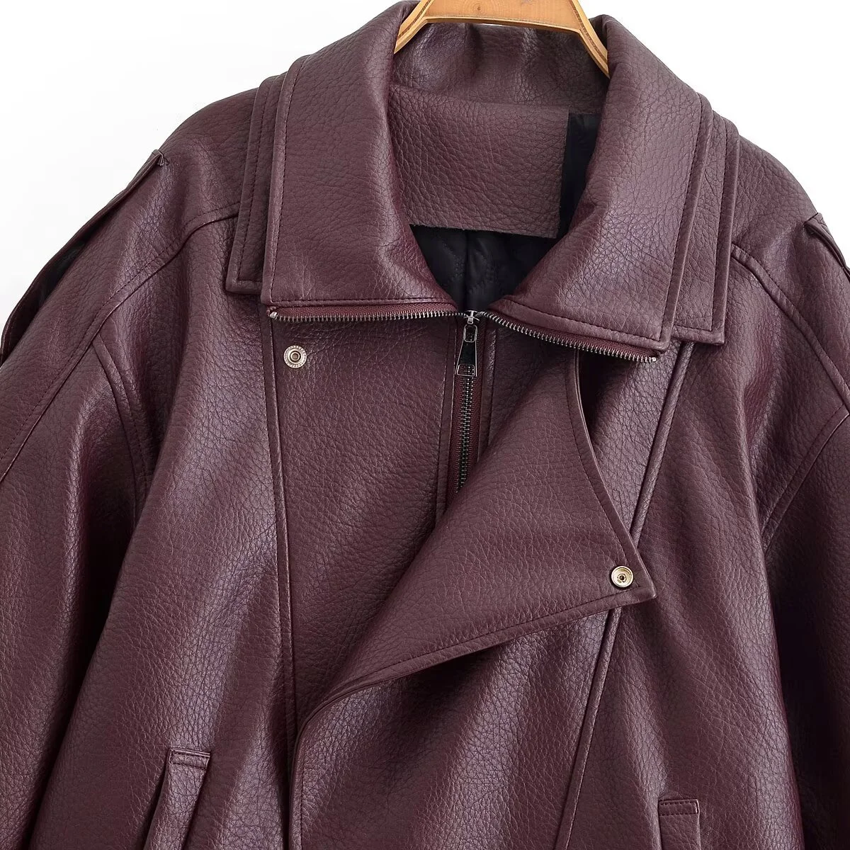 سترة نسائية جديدة لخريف 2025 غير رسمية بسيطة ومتعددة الاستخدامات مصنوعة من جلد البولي يوريثان سترة فضفاضة على طراز الدراجة النارية