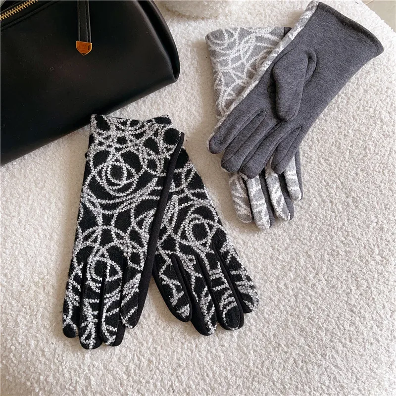 Fashion Personality Elegant Women Winter Keep Warm Touch Screen Embroidery Gloves Retro Style Drive Cycling Soft