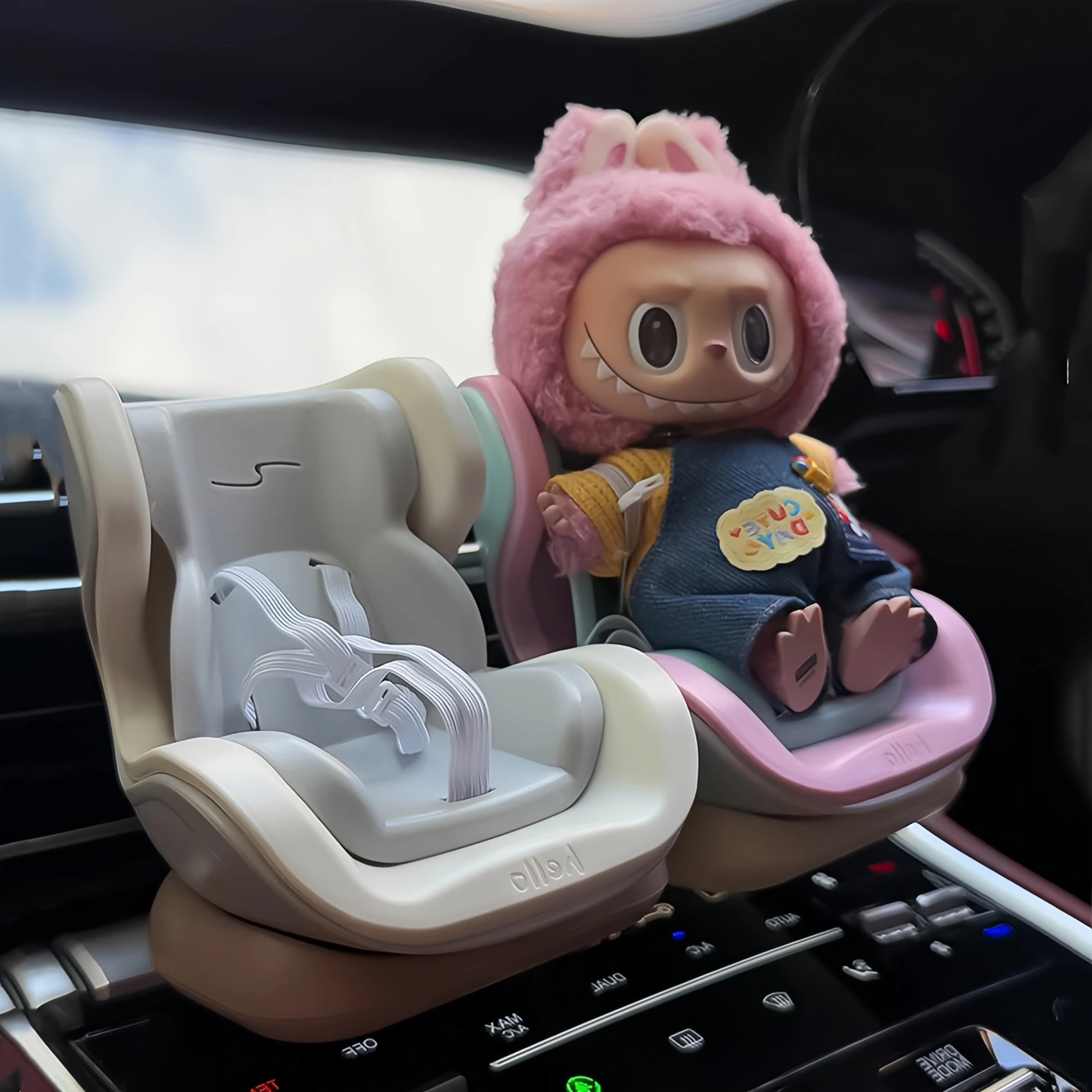 

Doll Car Seat Holder with Vent Clip For Labubu 15cm/17cm Doll Plush Car Decor & Safety Accessories