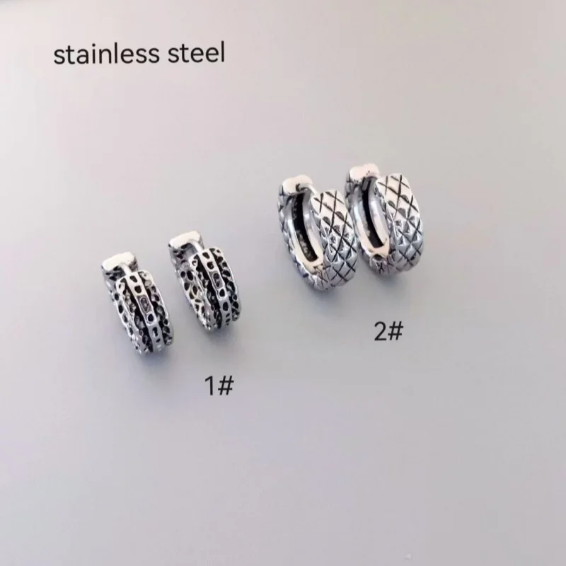 Lote de 50 piezas de pendientes punk, estilo emo y gótico, para hombres y mujeres, tipo aro, para perforación de orejas.