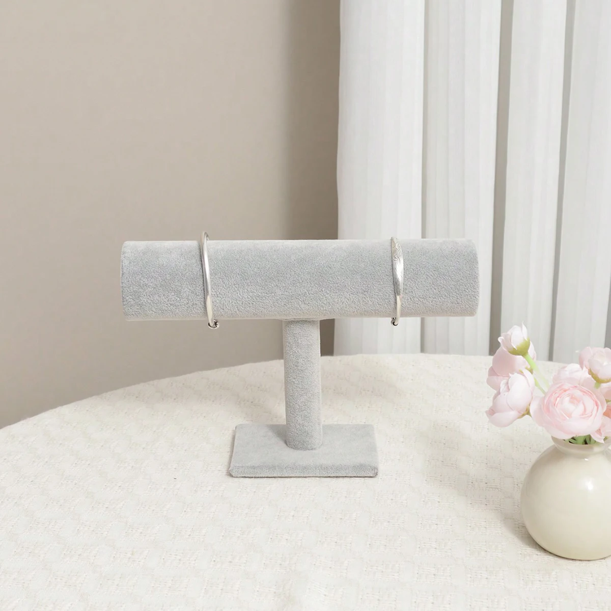 

1 шт. Настольная подставка для ювелирных изделий из замши, вертикальная подставка для хранения домашних украшений, браслетов и ожерелий, высококачественная, простая в использовании.