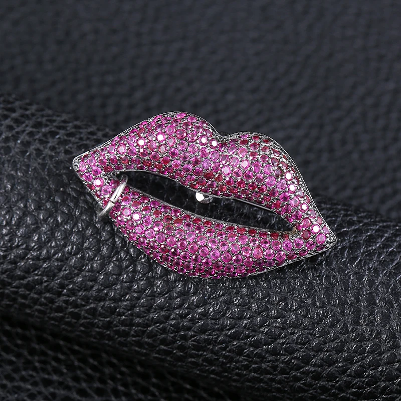 Pretty Full Pink Zircon Lip Copper Pins Bling Women Brass Brooches For Gilrs Dress Blouse Party Jewelry Festival Gift