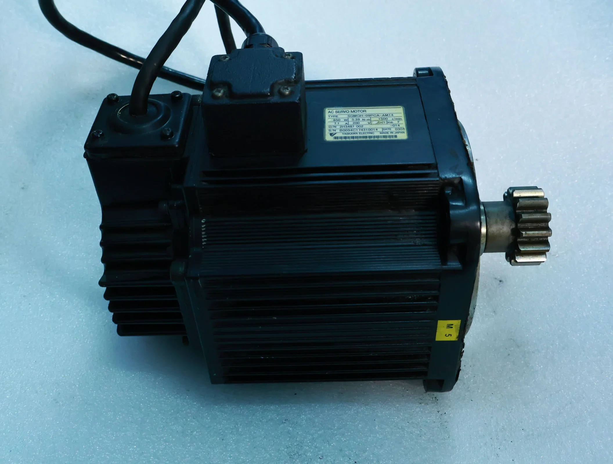 

Б/у SGMGH-09PCA-AM14 для серводвигателя переменного тока Yaskawa SGMGH-09PCA-AM14