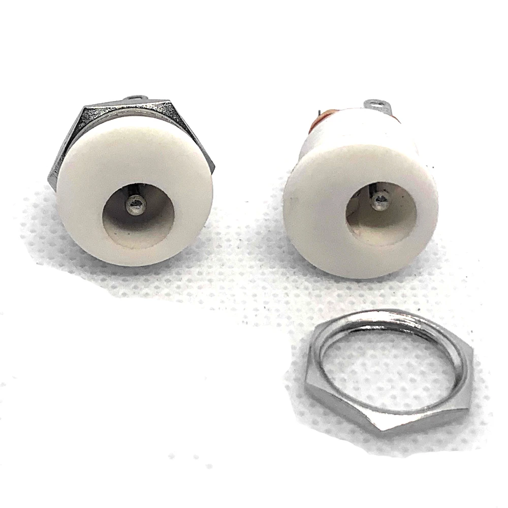 100PCS DC Power Jack DC-022 White Rubber Shell Vertical 3P Plug-in DIP 5521 DC Power Supply Base 0.3A