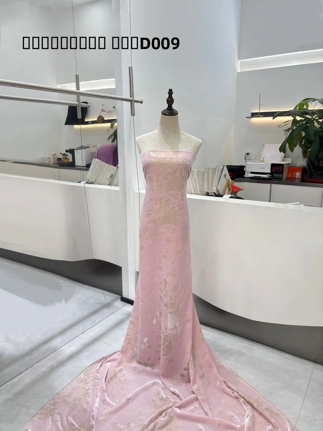high-end-gold-bottom-embroidered-fabric-pink-floral-new-chinese-style-dress-costume-material-custom-made-garment