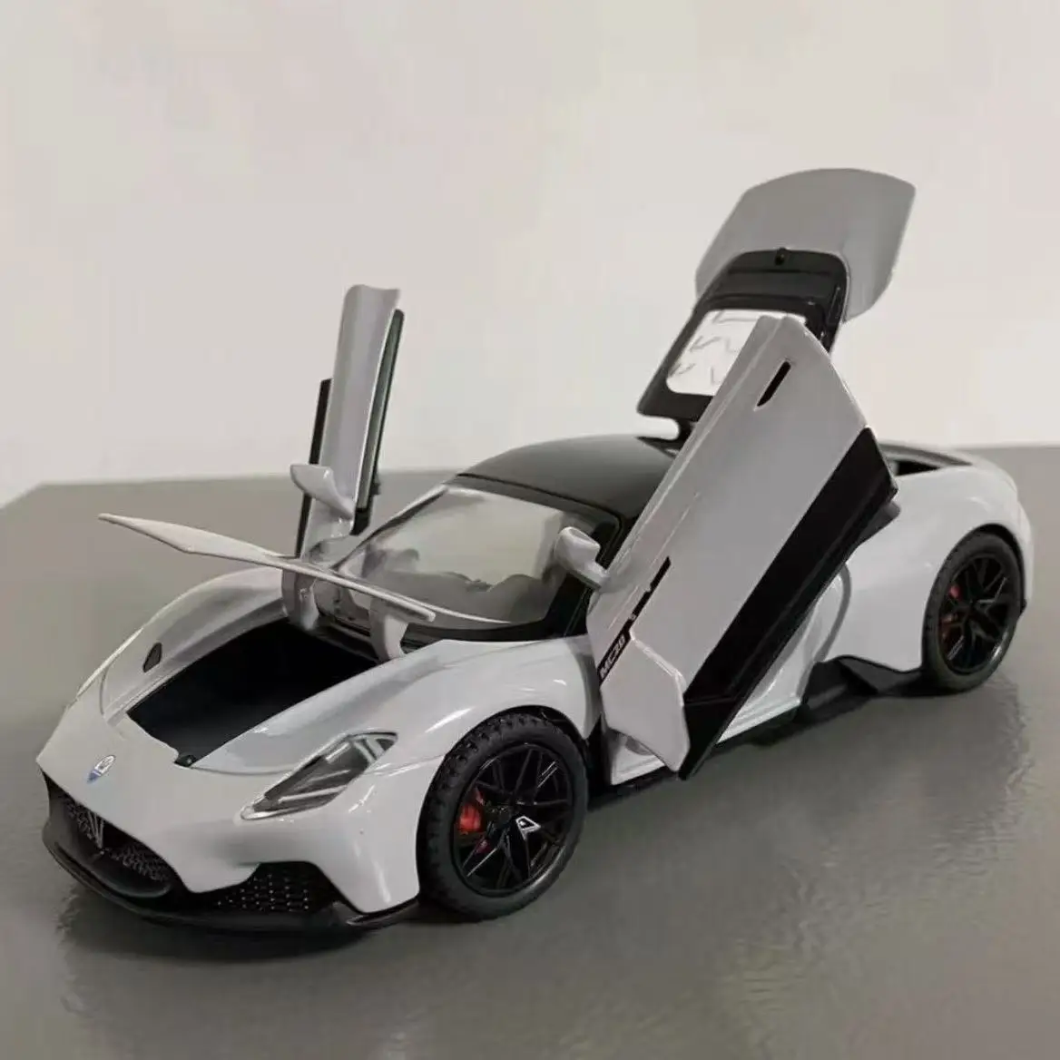 

1:24 MC20 Суперкар из сплава, модель игрушечного автомобиля, литье под давлением, металлическое литье, звуковой и световой автомобиль, игрушечный автомобиль, автомобиль