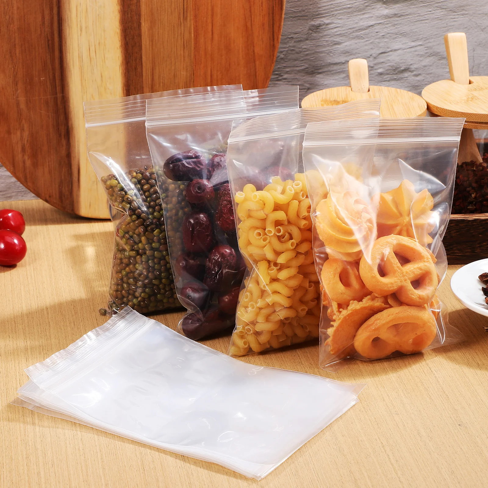 

400 pcs Self Sealing 10x15cm Transparent Clear Cookie Sealable Design Suitable Size Snack Storage Resealable Packing Bags Treat