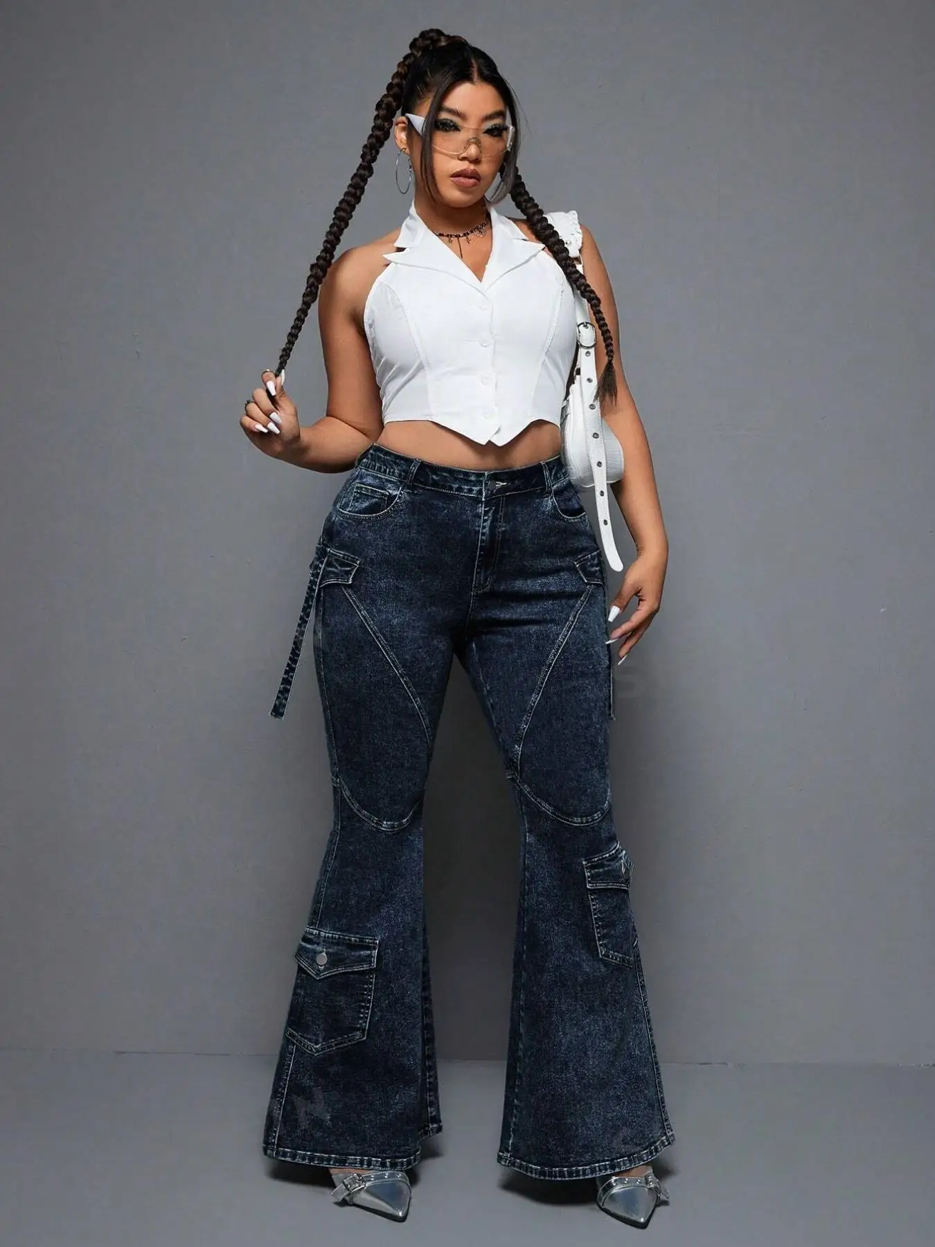Jean pattes d'éléphant taille haute pour femme grande taille, délavé foncé, style workwear, multi-poches, patchwork, ceinture à nouer, élégant et confortable