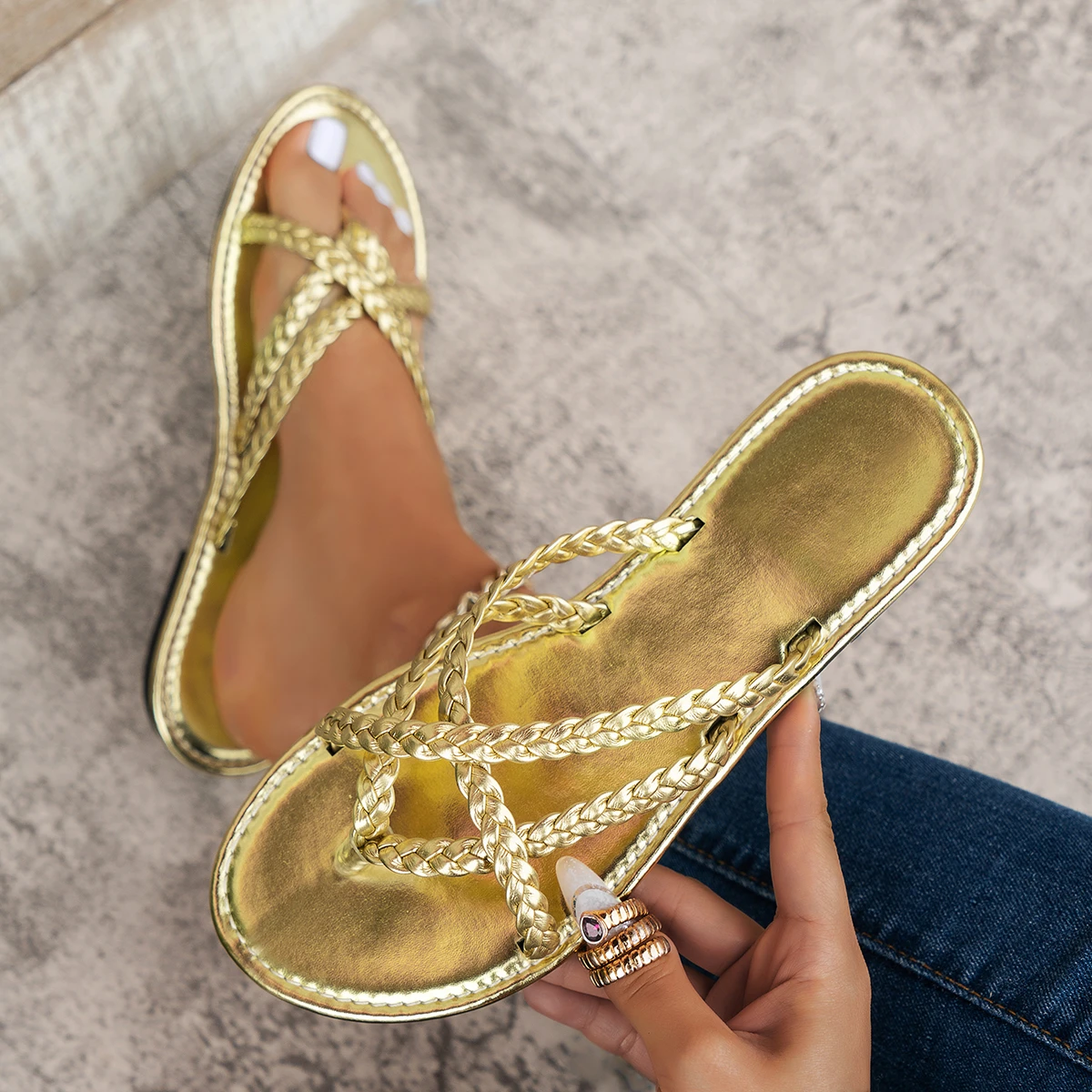 

New Style Fashion Elegant Strappy Sandals with Black Rhinestone Design Flat-soled and Comfortable for Outdoor Wear Zapatos Mujer
