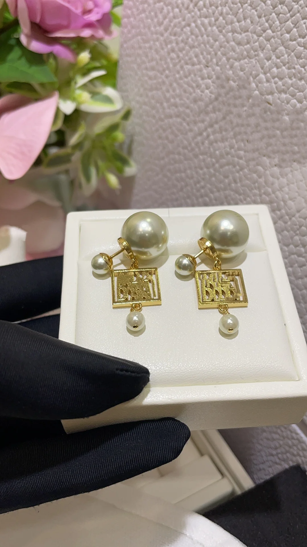 

2025 New DI Classic Fashion Temperament, Spicy Girl Girl Earrings Versatile for Daily Wear