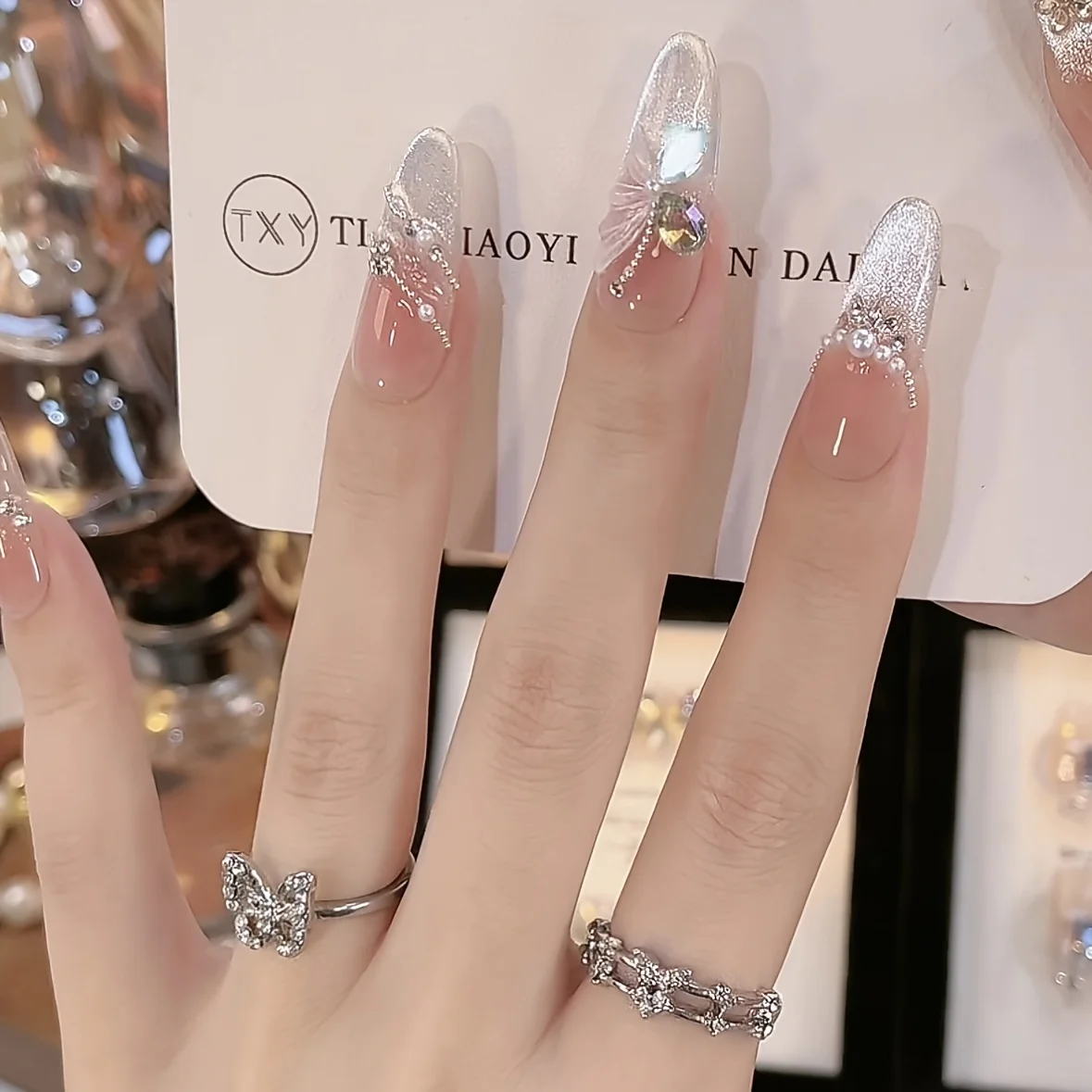 

10pcs Handcrafted Long Oval Press-On Nails with 3D Butterfly&Cat Eye Designs Pearl Accents for Casual Attire & Special Occasions
