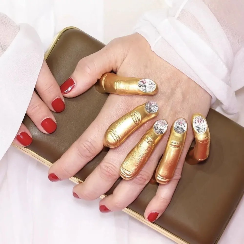 Big Hand Design Fashion Show Ring Heavy-Work Luxury Elegant Exaggerated Metal Ring Hand-In-Prayer Design Alloy