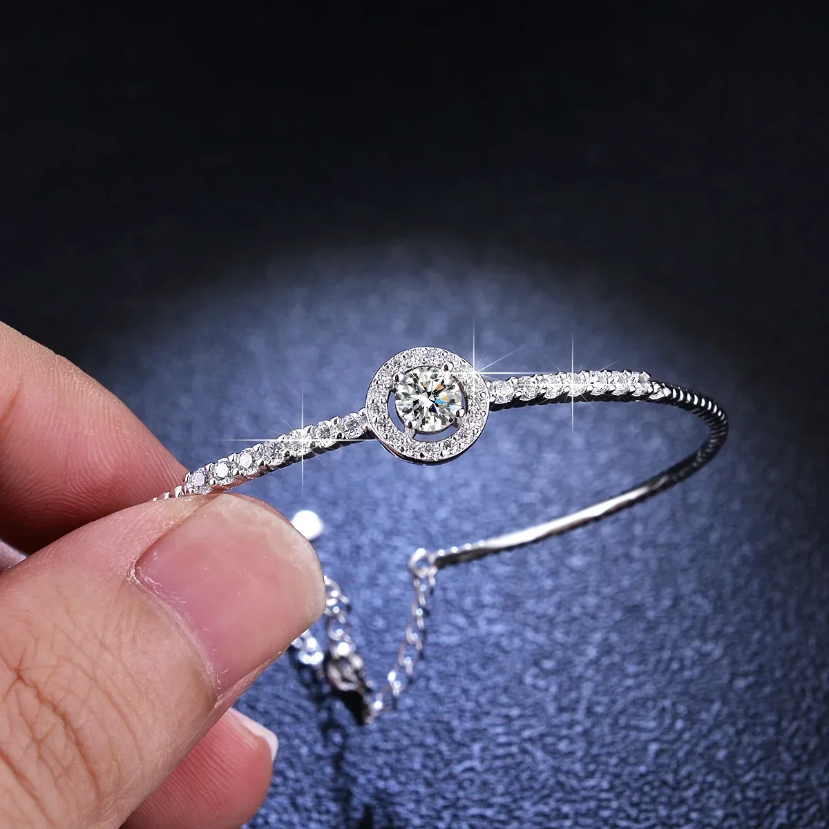

Высококачественный браслет PT950 Platinum 1CT с муассанитом и бриллиантами — изысканный подарок для нее