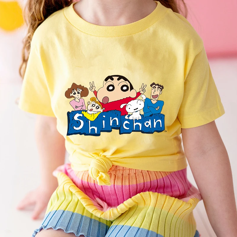 男の子と女の子のための半袖コットンTシャツ,クレヨンすねちゃんプリントの半袖Tシャツ,夏にぴったりのカジュアルトップ